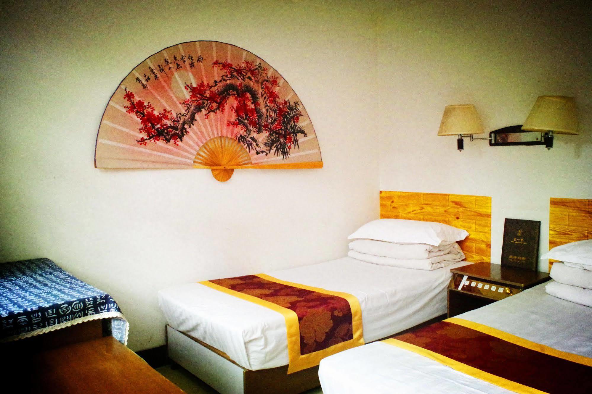 Three Legged Frog Hostel Пекин Екстериор снимка