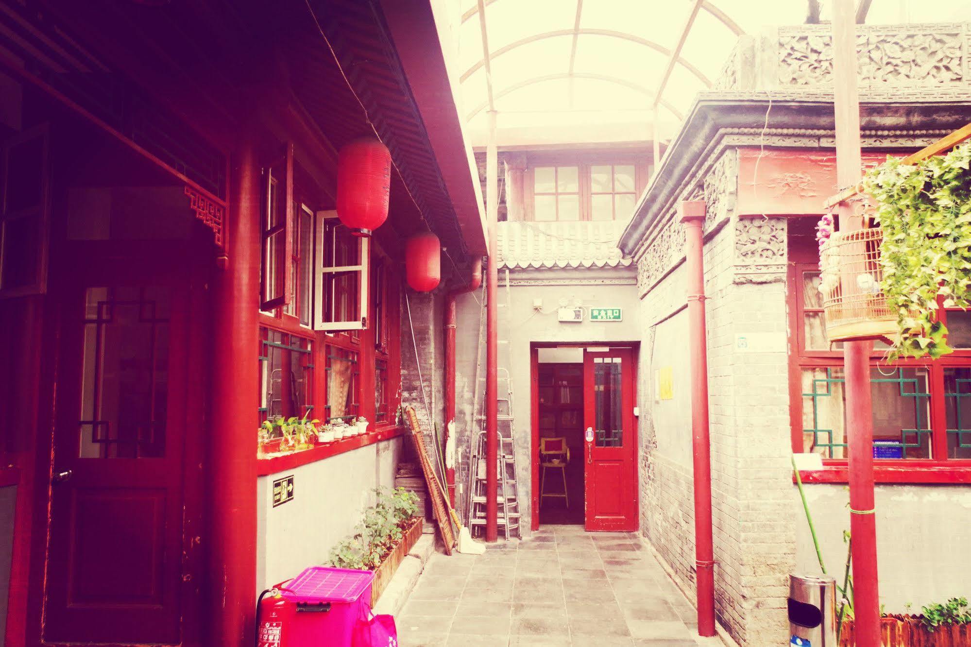 Three Legged Frog Hostel Пекин Екстериор снимка