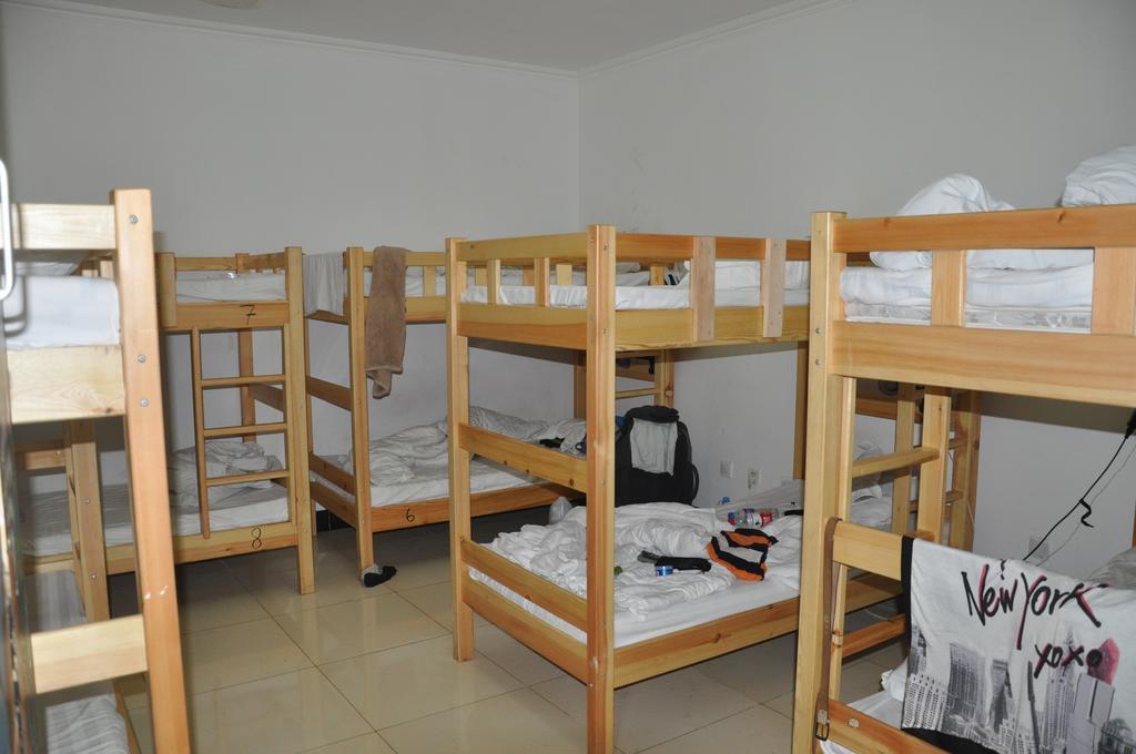 Three Legged Frog Hostel Пекин Стая снимка