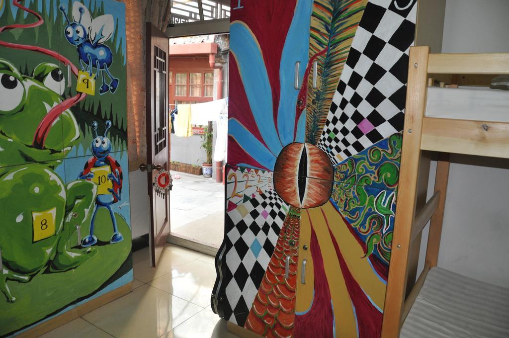 Three Legged Frog Hostel Пекин Стая снимка