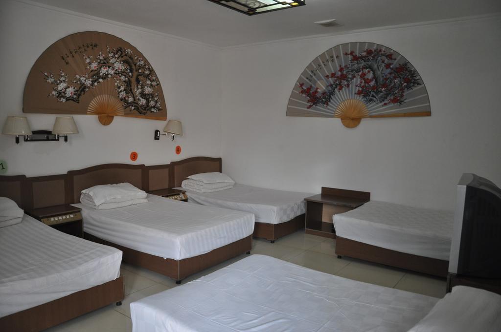 Three Legged Frog Hostel Пекин Стая снимка