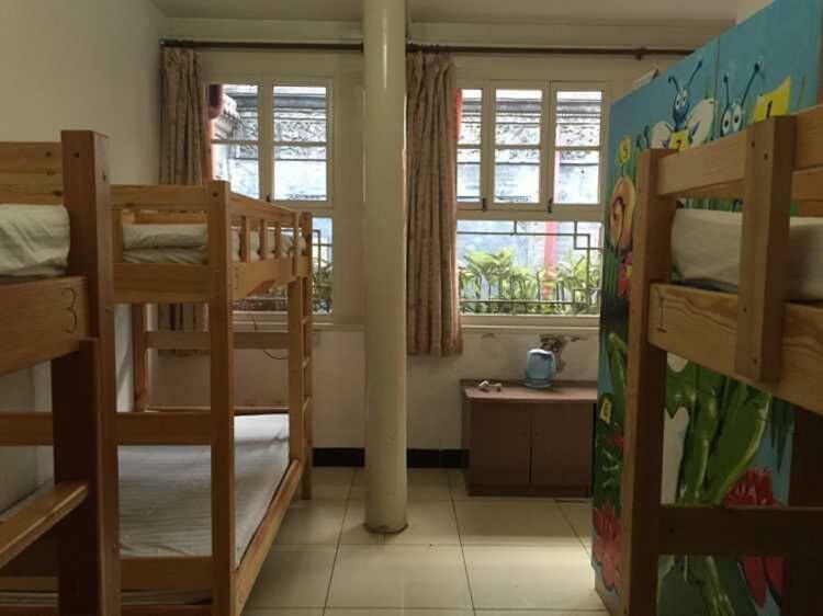 Three Legged Frog Hostel Пекин Екстериор снимка